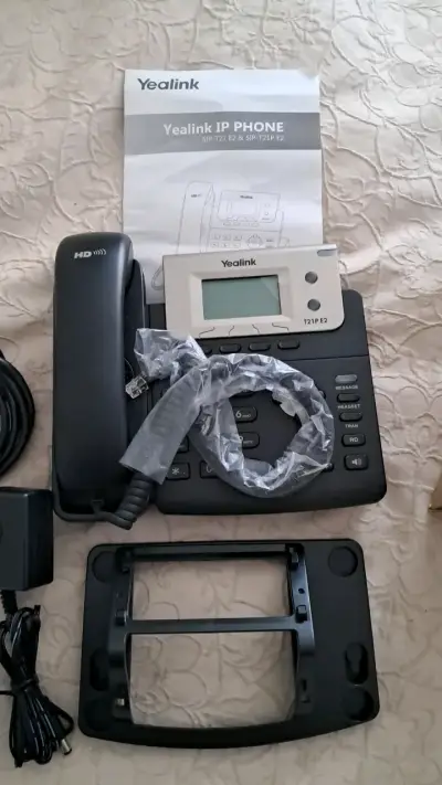 Teléfono IP Yealink SIP-T21P E2 con pantalla LCD - miniatura 1