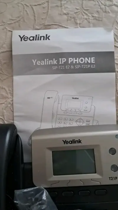 Teléfono IP Yealink SIP-T21P E2 con pantalla LCD - miniatura 2