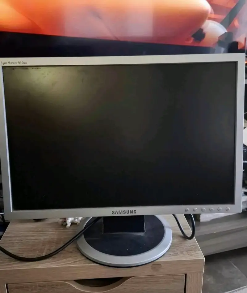 Monitor Samsung SyncMaster 940nw 19 pulgadas - 1
