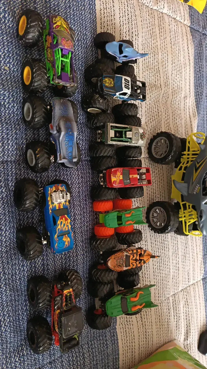 Set de camiones Monster Trucks de juguete