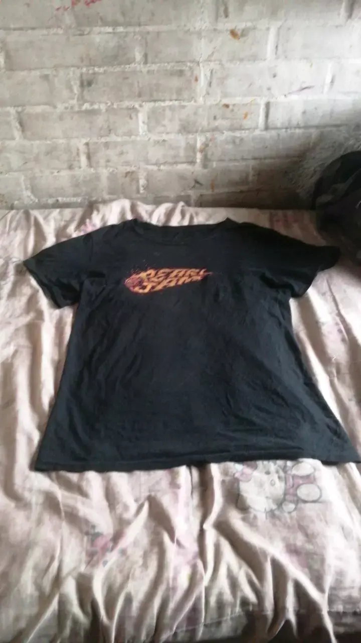 Polera negra con diseño gráfico World Jam - 1