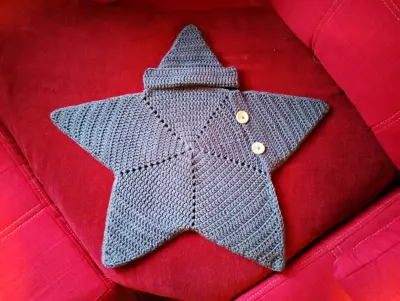 Pijama strellita a crochet - miniatura 3