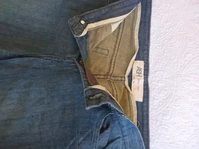Jeans azul oscuro para mujer con cierre - miniatura 3