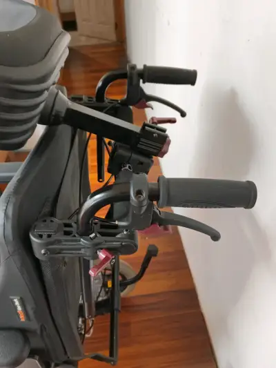 Silla de ruedas reclinable con reposacabezas - miniatura 3