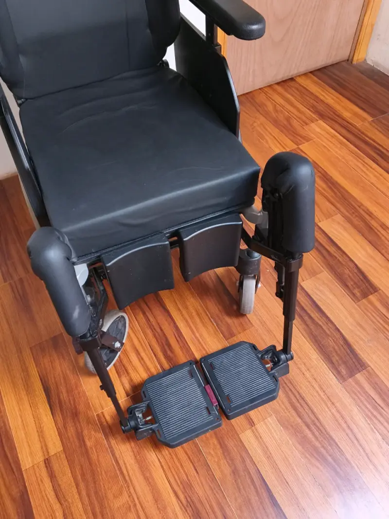 Silla de ruedas reclinable con reposacabezas - 4