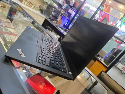 Laptop Lenovo ThinkPad T14 en buen estado - miniatura 2