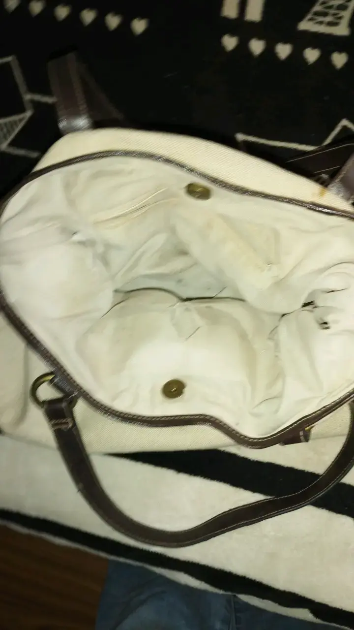 Bolso de mano beige con detalles en cuero - 3