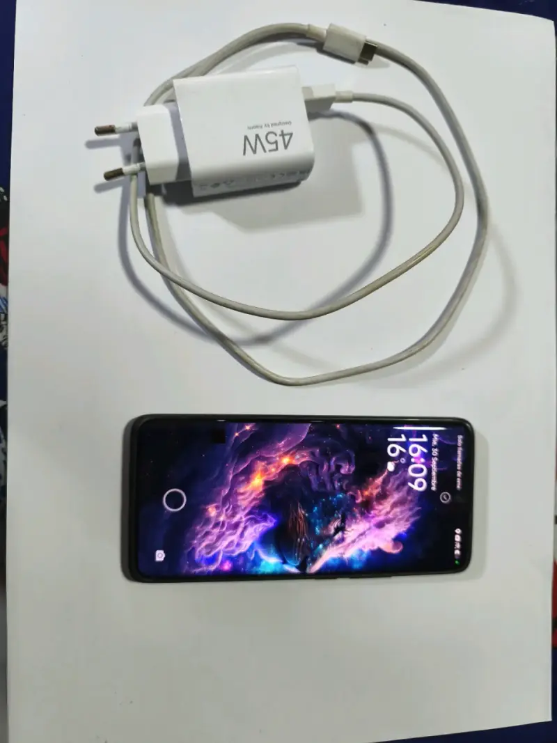 Smartphone Xiaomi Redmi Note 14 Pro 5G con cargador - 1