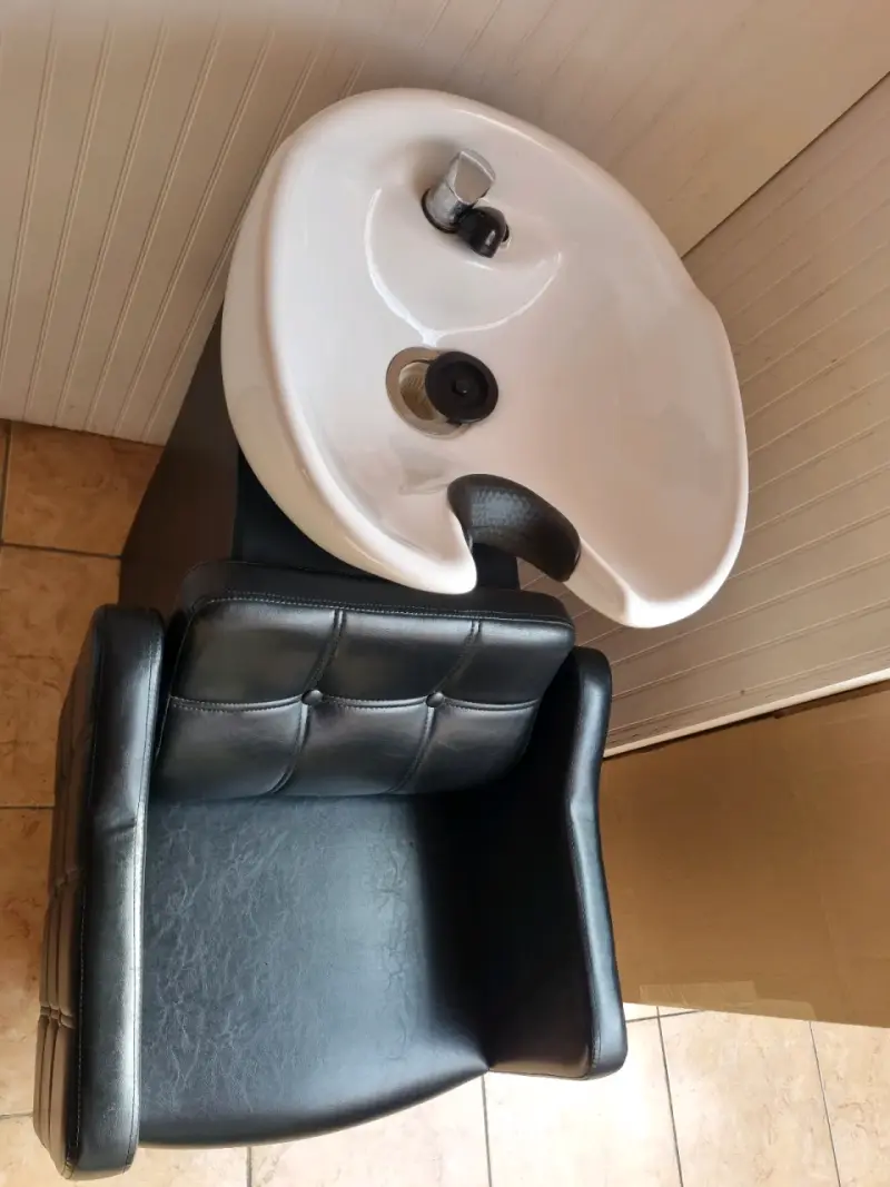 Lavacabezas de peluquería con silla negra - 4