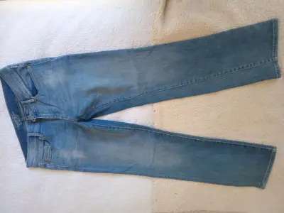 Jeans de mezclilla azul para mujer - miniatura 1