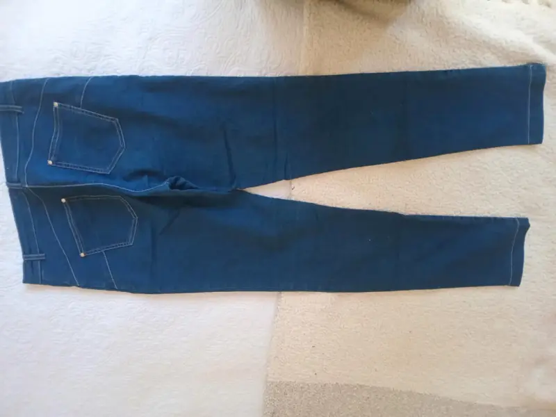 Jeans ajustados azul oscuro con cierres - 2