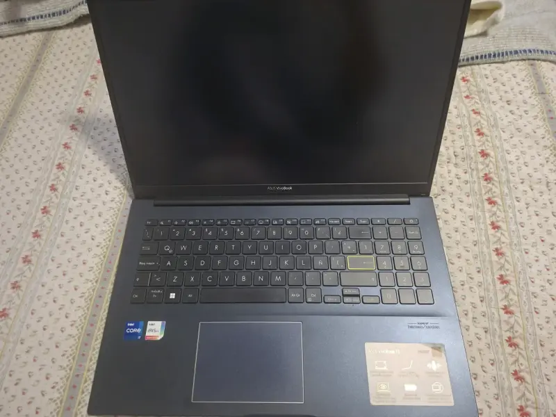 Laptop ASUS VivoBook 15 con Intel Core i5 - 3