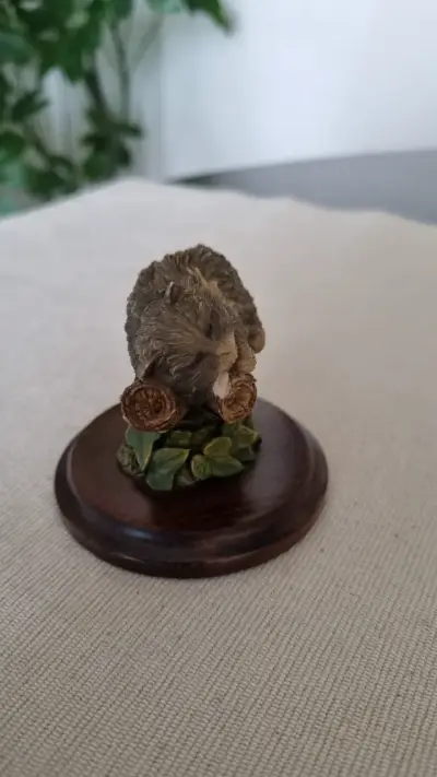 Figura  gato durmiendo en base de madera - miniatura 2