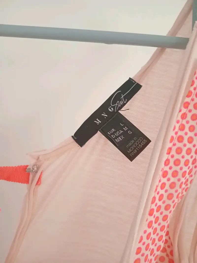 Vestido sin mangas rosa con diseño de puntos - 1