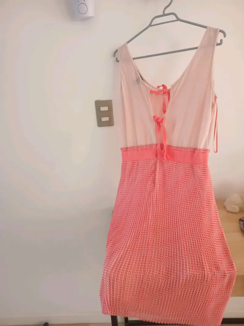 Vestido sin mangas rosa con diseño de puntos - 2