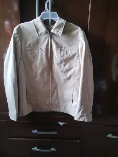 Chaqueta Beige para Mujer con Cierre Frontal - miniatura 1