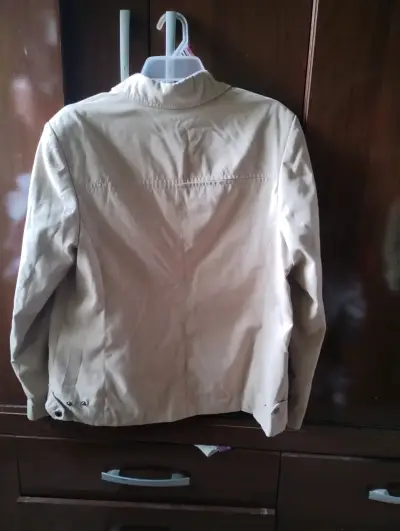 Chaqueta Beige para Mujer con Cierre Frontal - miniatura 3