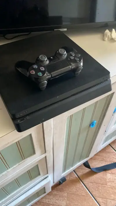 Consola PlayStation 4 Slim con Control - miniatura 1