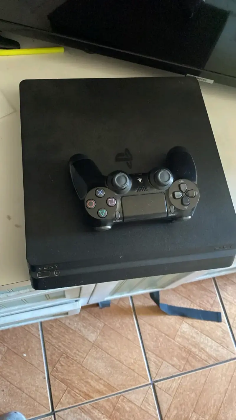 Consola PlayStation 4 Slim con Control - 2