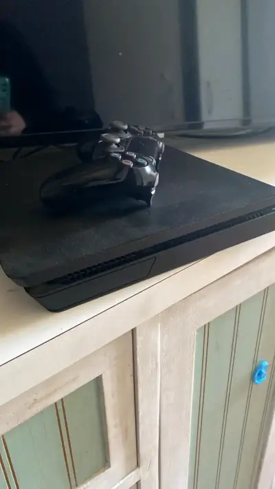 Consola PlayStation 4 Slim con Control - miniatura 3