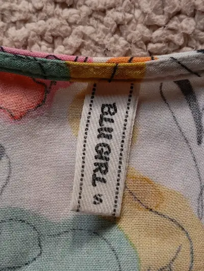 Blusa estampada de animales escote V - miniatura 2