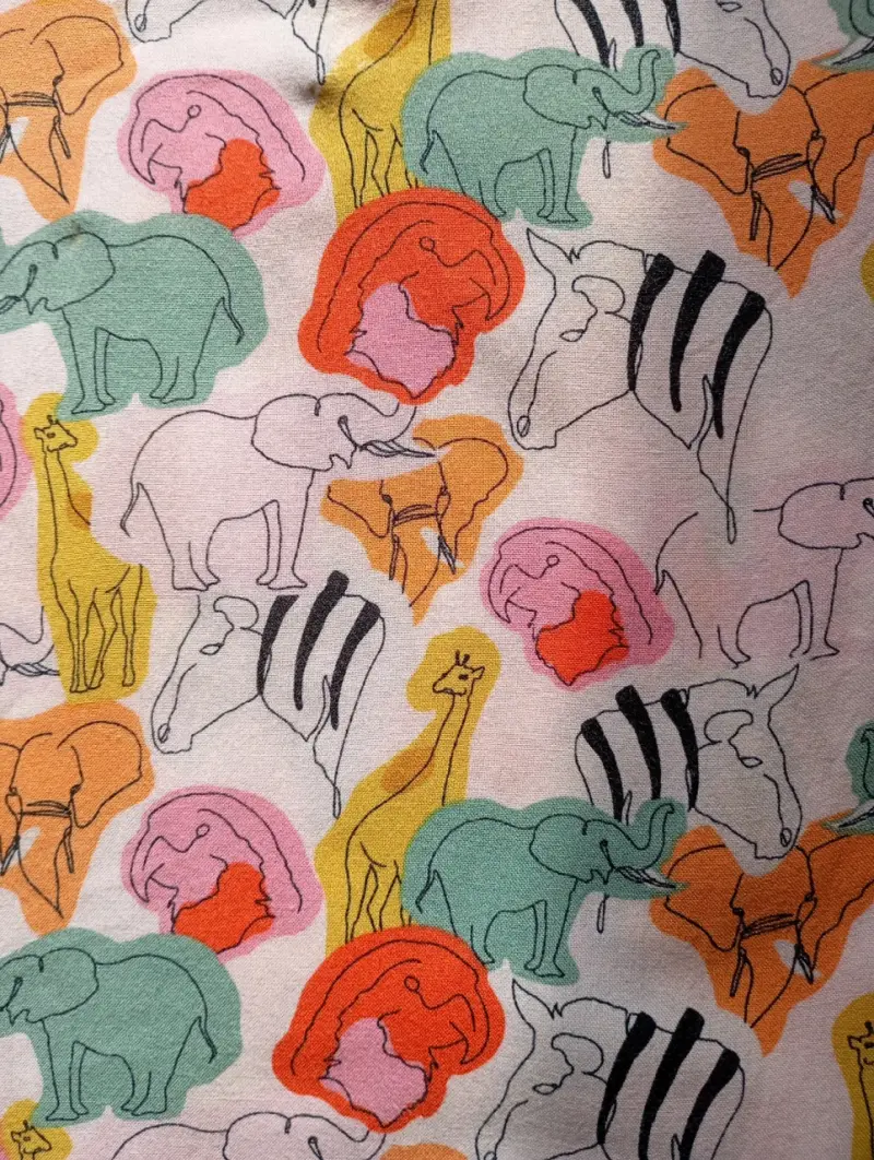 Blusa estampada de animales escote V - 3