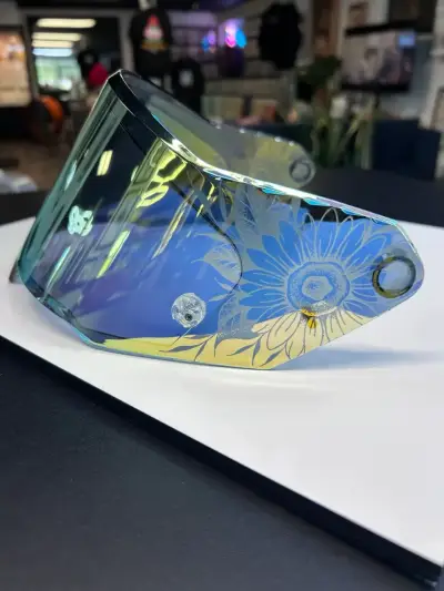 Diseño Tallado Personalizado Visera de casco - miniatura 2