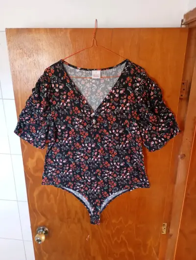 Body elasticado floral de manga corta - miniatura 1