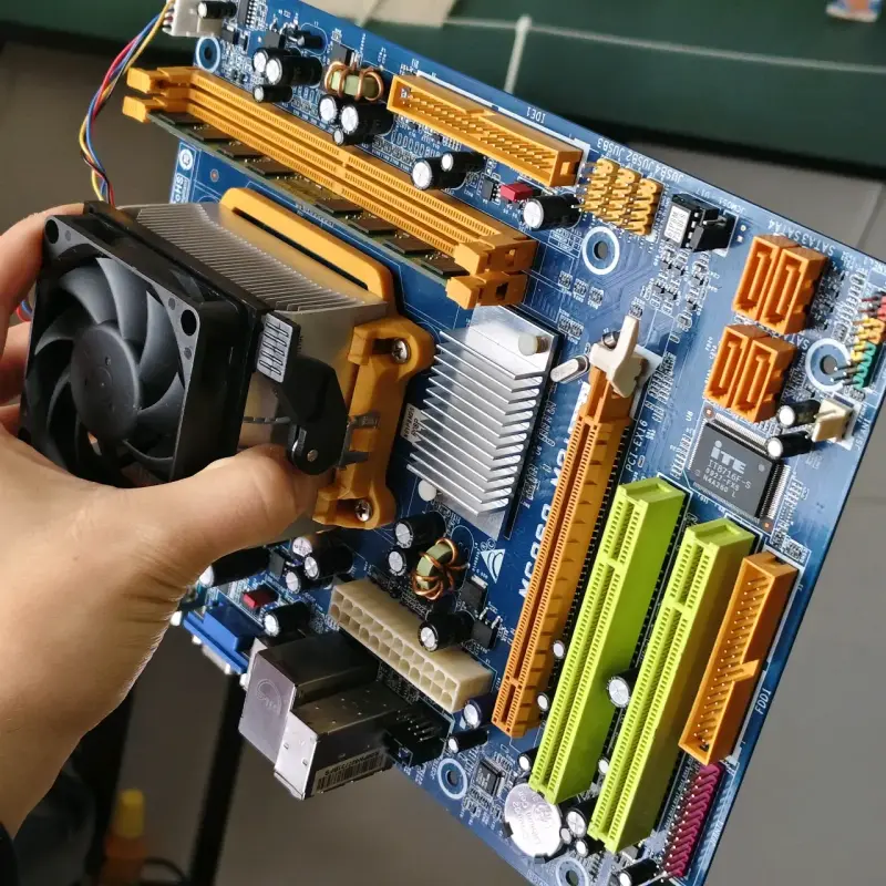 KIT PLACA AMD+ ATHLON 64 X2 4400 2.3GHz+ 2GB DDR2 - 2