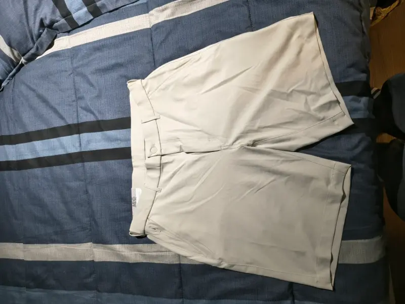 Shorts beige para hombre cómodos y casuales - 1