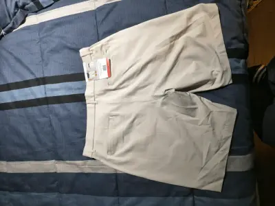 Shorts beige para hombre cómodos y casuales - miniatura 2