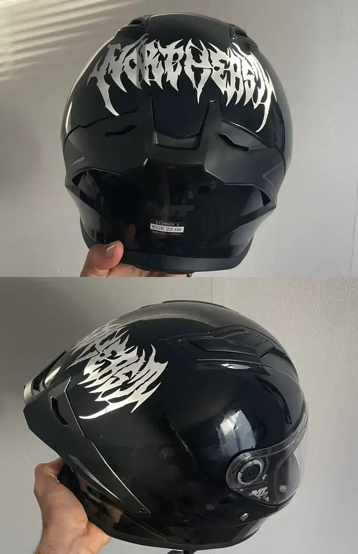 Casco de moto con diseño gráfico - 6