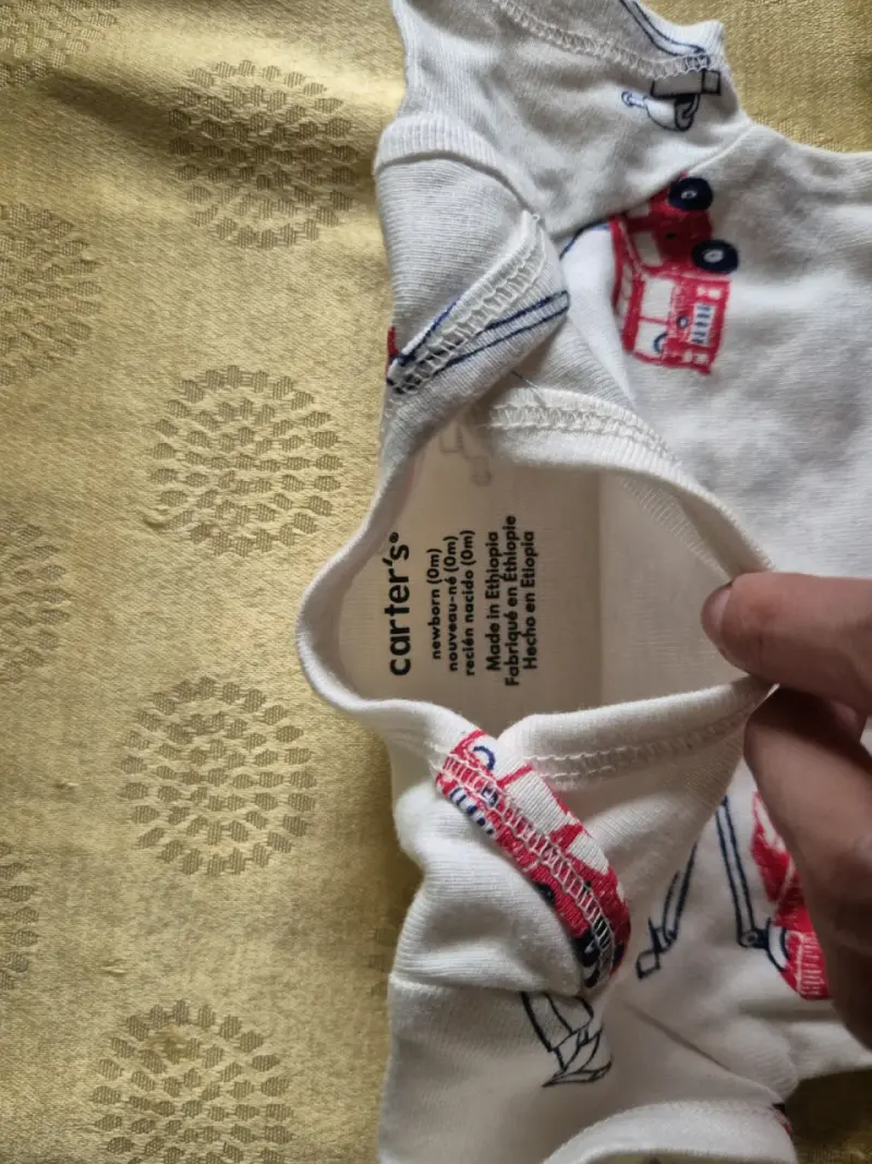Conjunto de bebé con diseño de camiones - 3