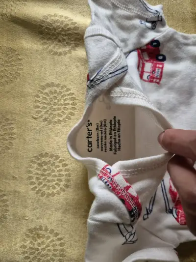 Conjunto de bebé con diseño de camiones - miniatura 3