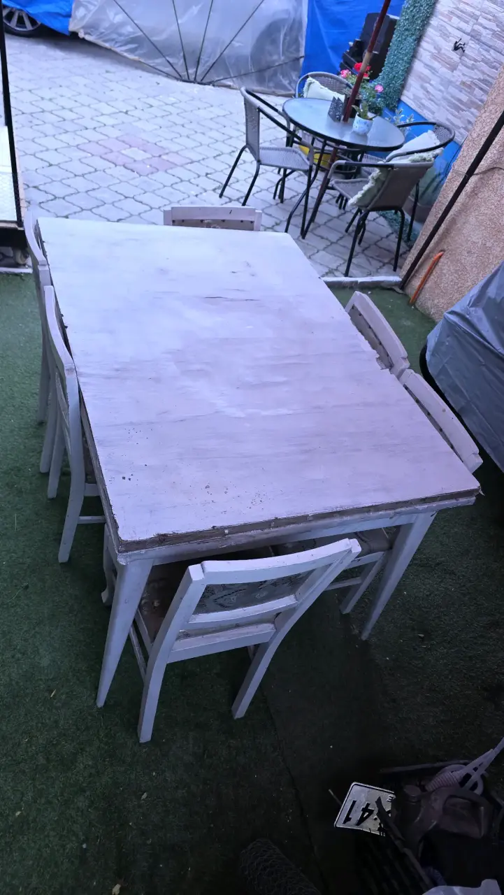 Mesa extensible de madera con 6 sillas