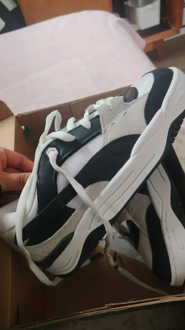 Zapatillas deportivas Puma blancas y negras - 3