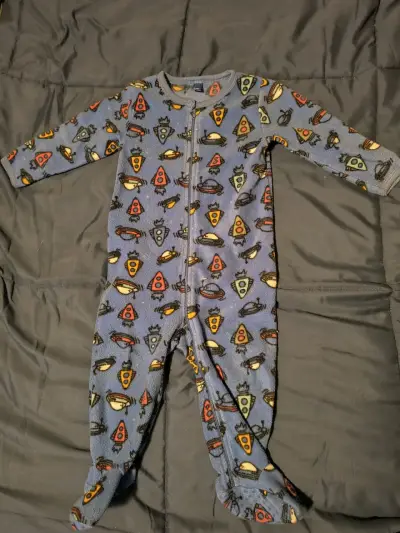 Pijama enterito de polar con diseño espacial - miniatura 1