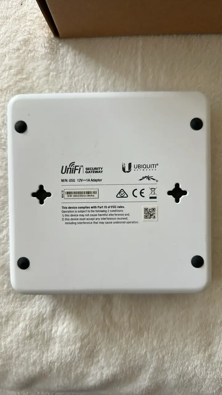 Router Ubiquiti UniFi USG con adaptador - 2