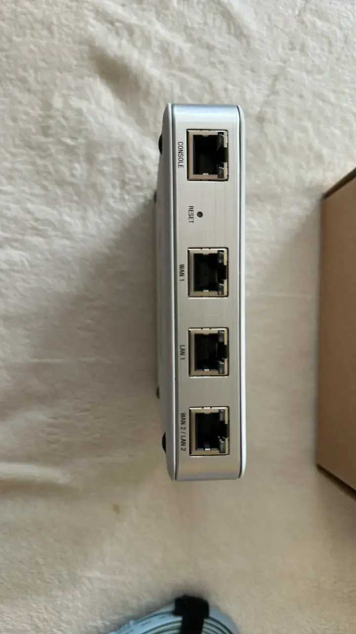 Router Ubiquiti UniFi USG con adaptador - 3