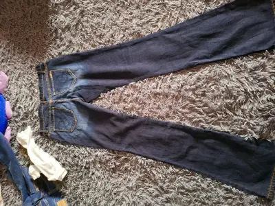 Jeans de mezclilla azul para mujer - miniatura 2