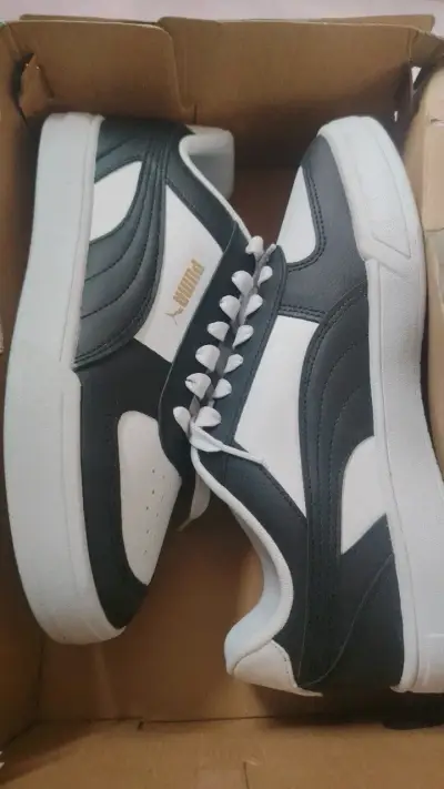 Zapatillas deportivas Puma blancas y negras - miniatura 1
