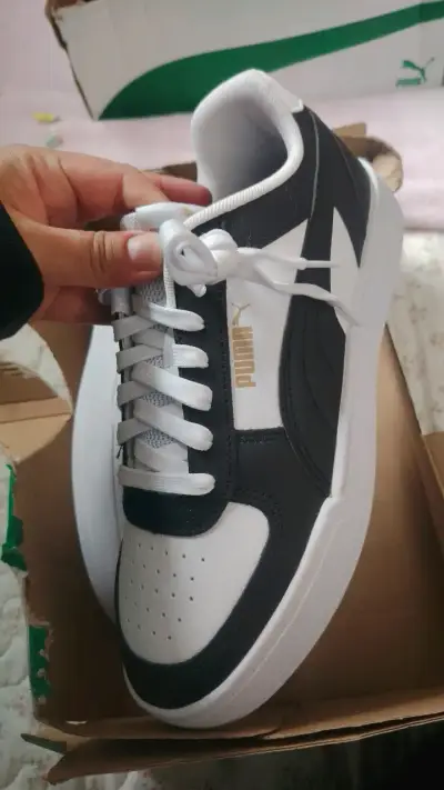 Zapatillas deportivas Puma blancas y negras - miniatura 3
