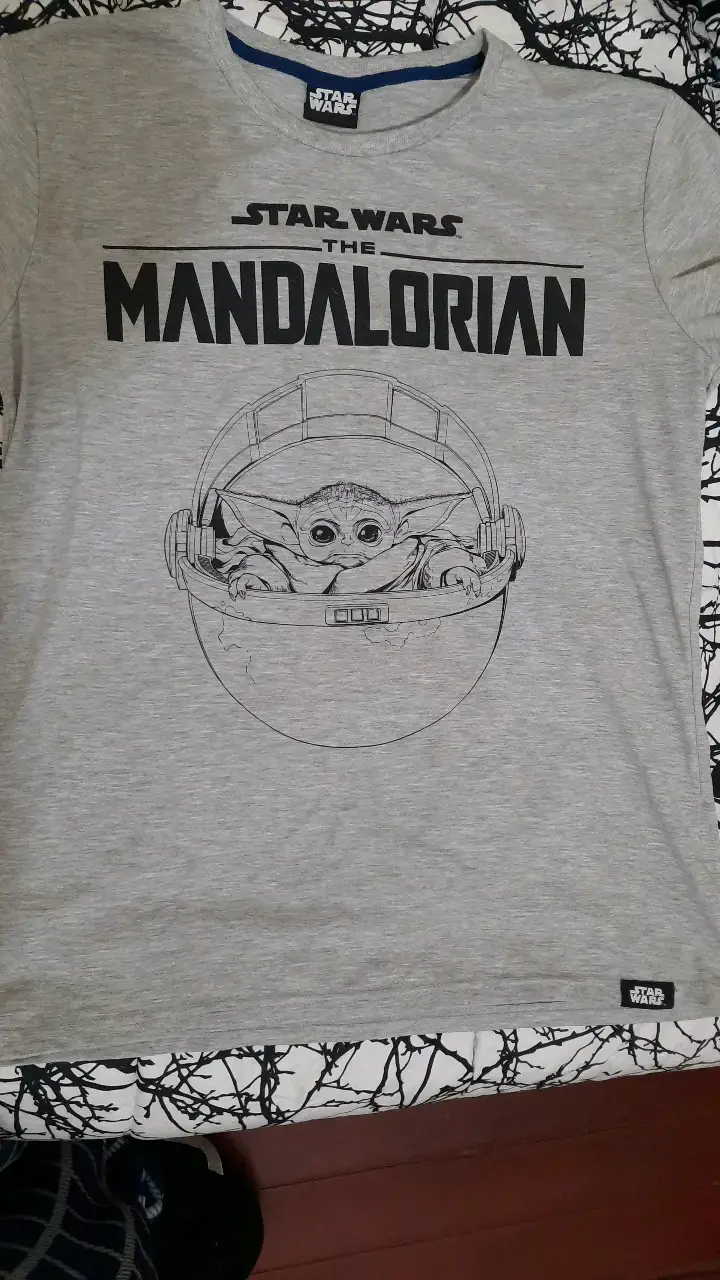 Polera Star Wars The Mandalorian gris - 1