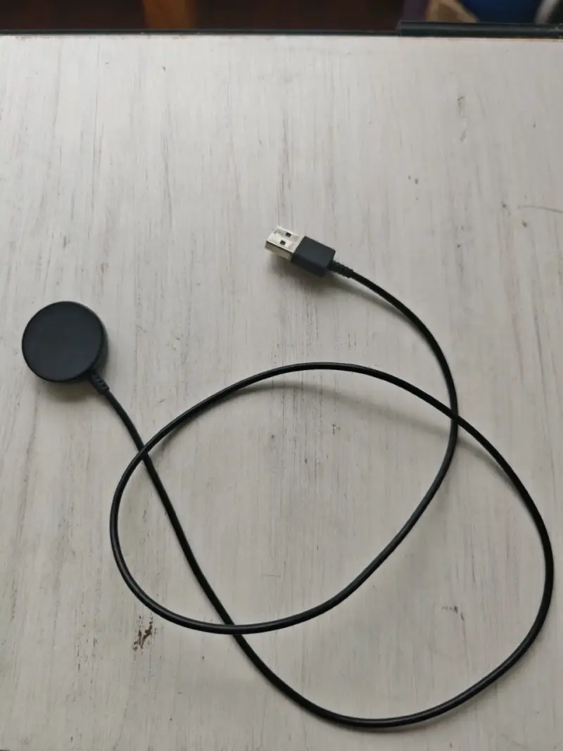 Reloj inteligente con cargador USB - 4