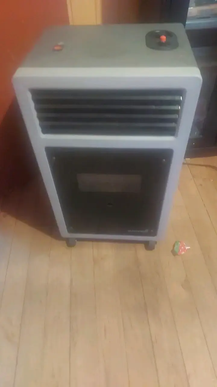 Refrigerador Hisense gris en buen estado - 5