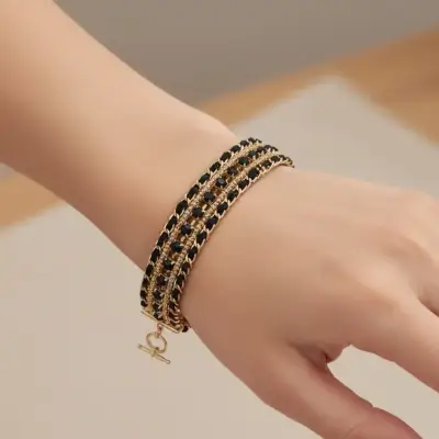Pulsera de cadena dorada y negra elegante - miniatura 3