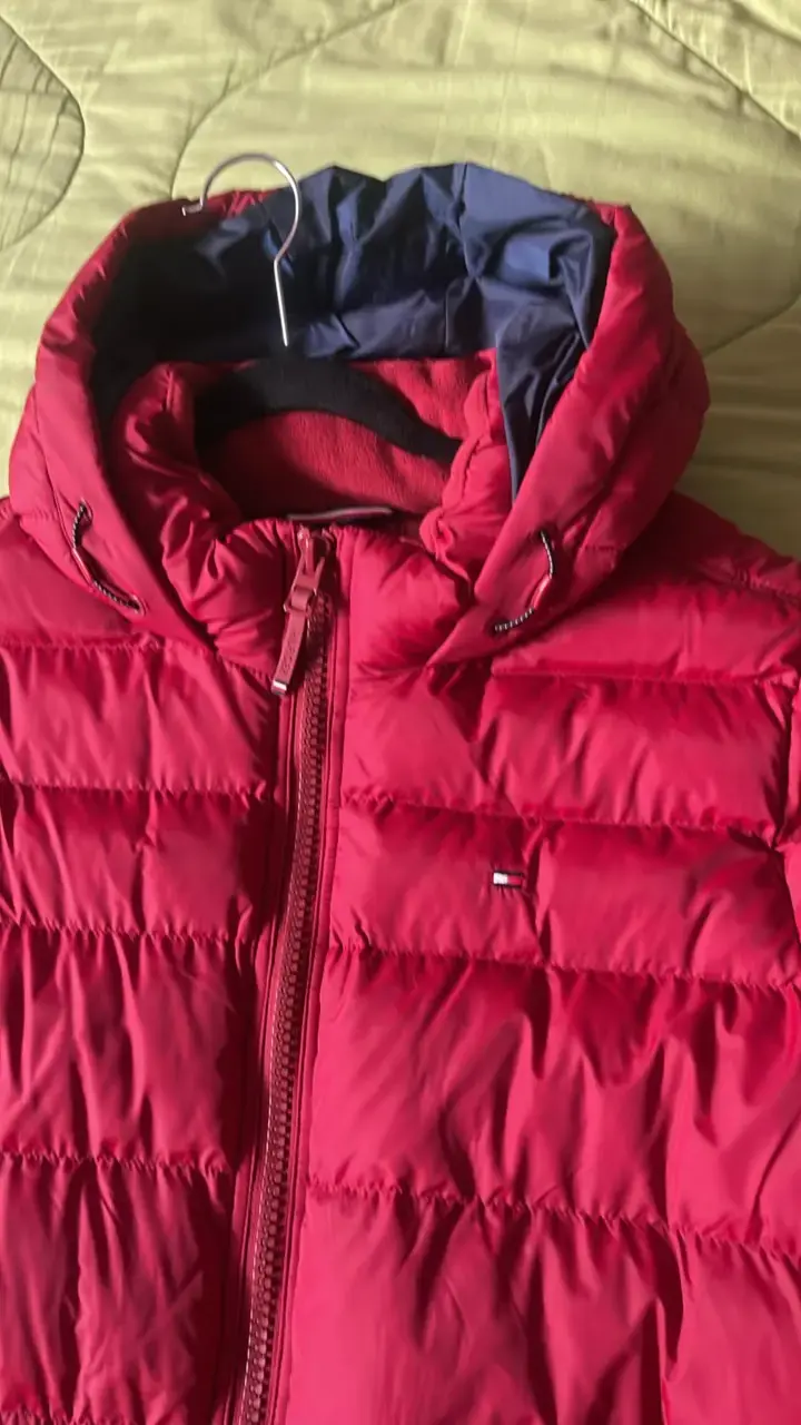 Chaqueta acolchada roja con capucha - 2