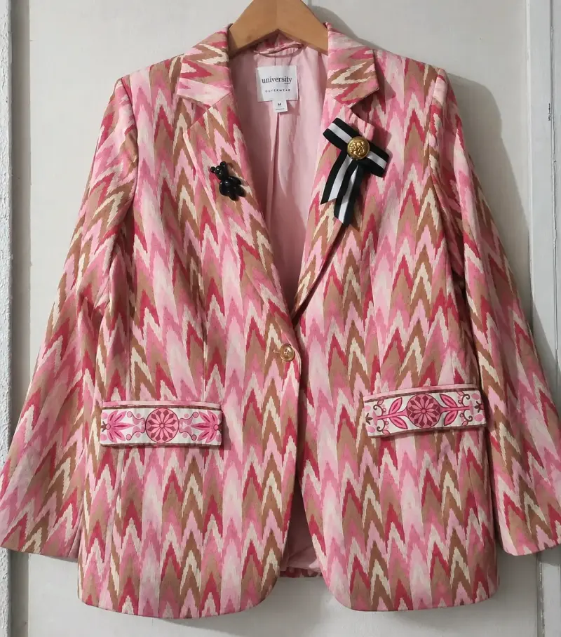 Blazer estampado zigzag rosa y beige para mujer - 1