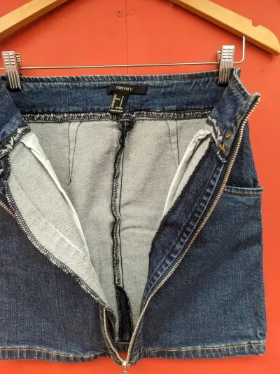 Falda de mezclilla con cierre frontal Forever 21 - miniatura 3