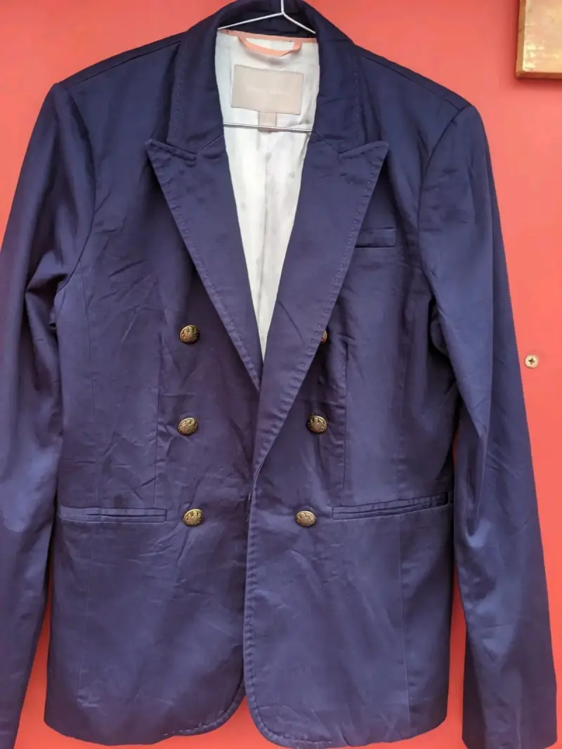 Blazer azul marino Banana Republic con botones dorados - 2